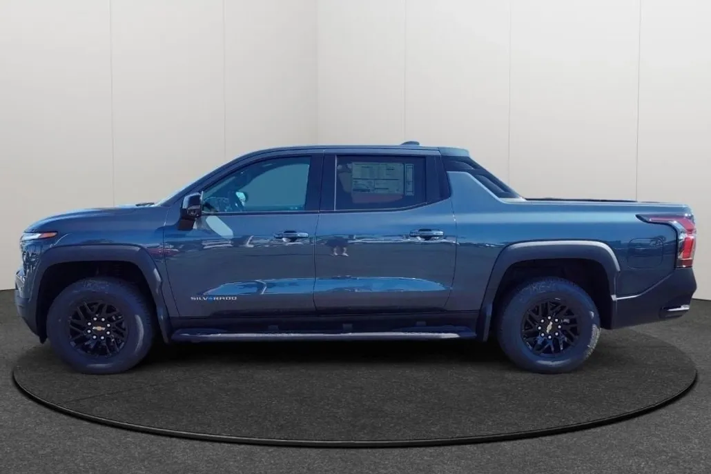 2025 Chevrolet Silverado EV LT photo 1