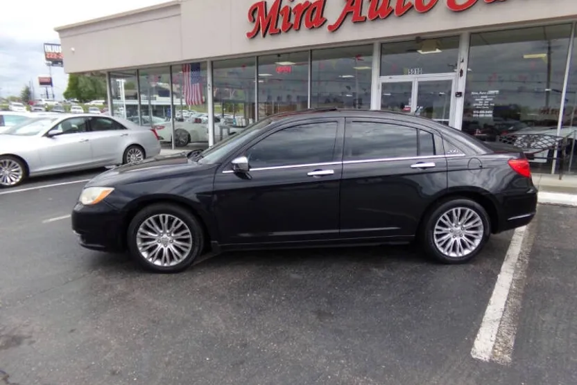 2011 Chrysler 200 Limited photo 1