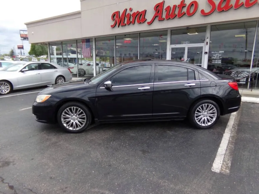 2011 Chrysler 200 Limited photo 1