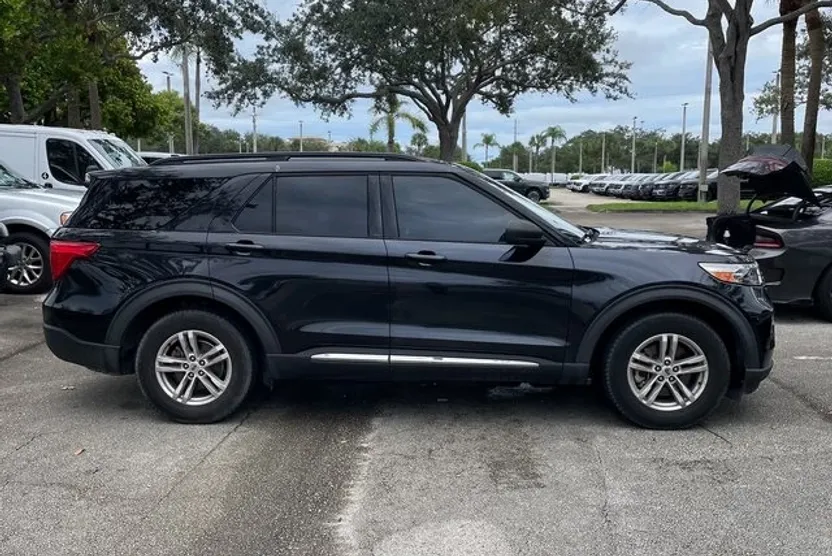 2020 Ford Explorer XLT photo 1