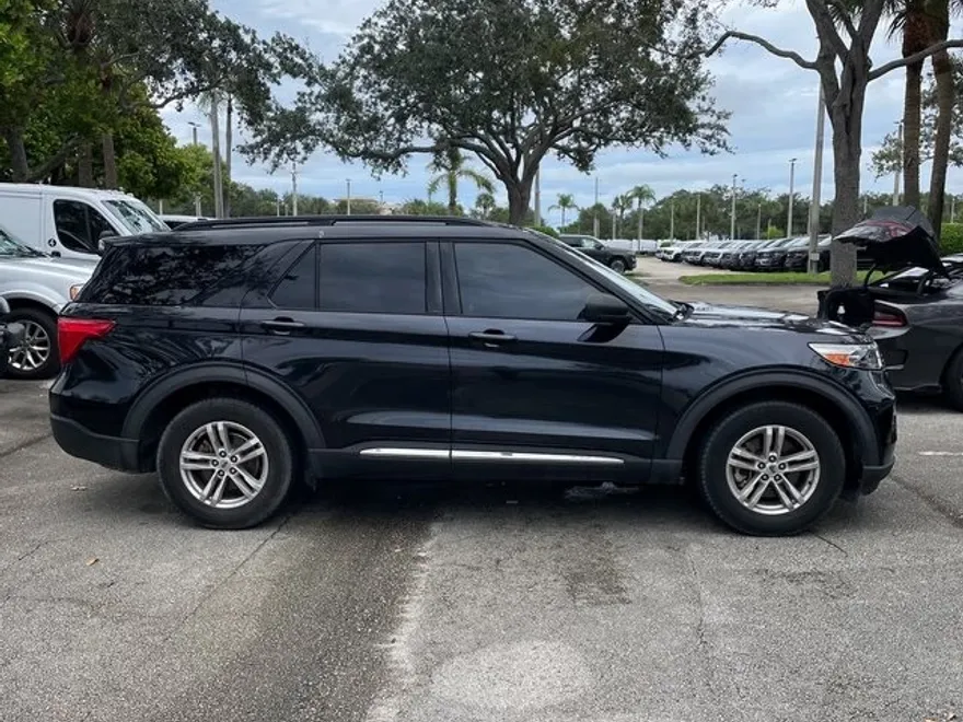 2020 Ford Explorer XLT photo 1