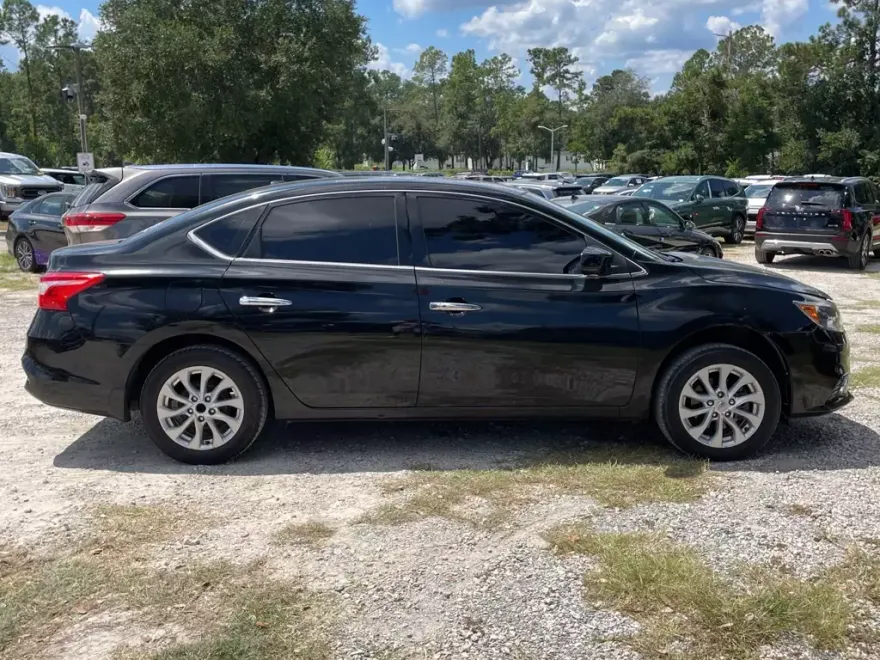 2018 Nissan Sentra SV photo 1