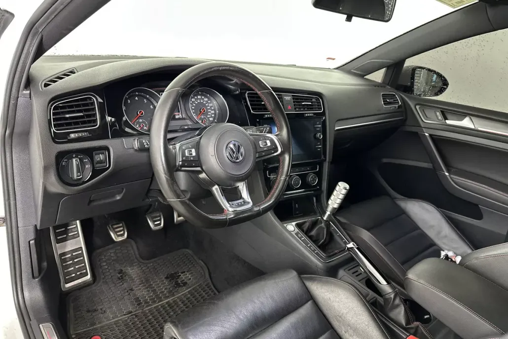 2020 Volkswagen Golf GTI SE photo 1