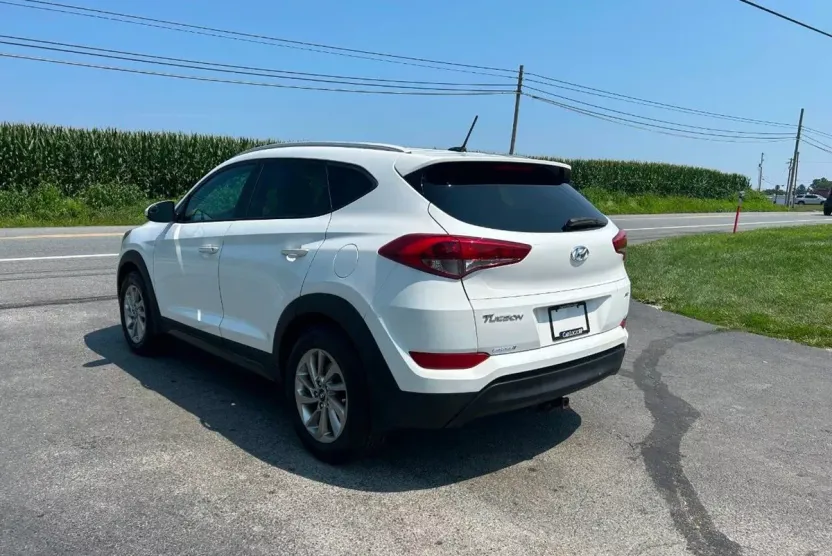 2016 Hyundai Tucson SE Sport photo 1
