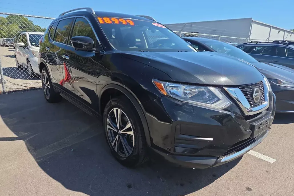 2020 Nissan Rogue SV photo 1