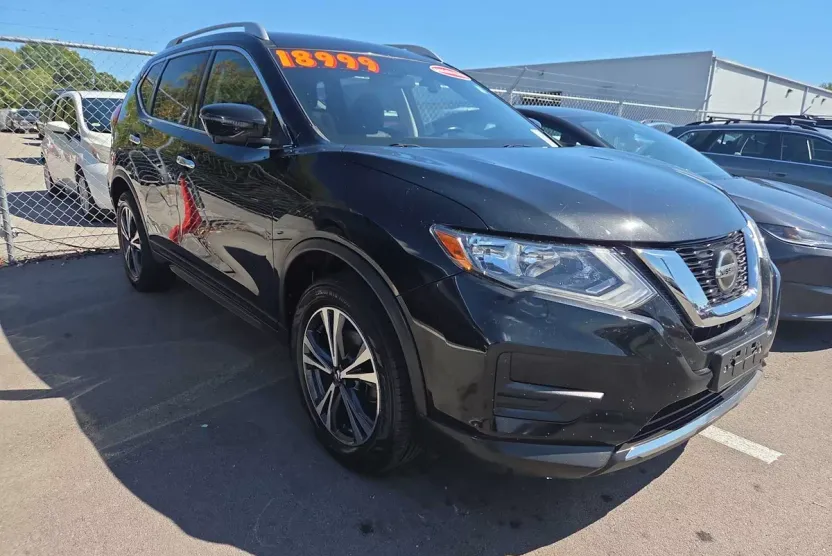 2020 Nissan Rogue SV photo 1