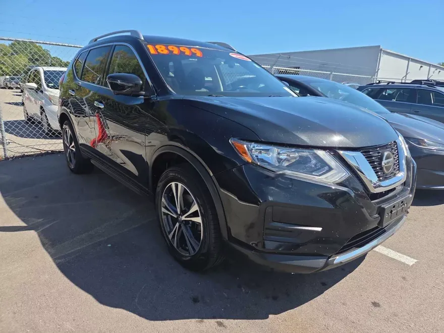 2020 Nissan Rogue SV photo 1