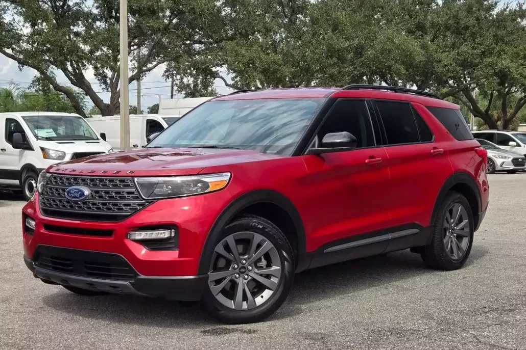 2023 Ford Explorer XLT photo 1