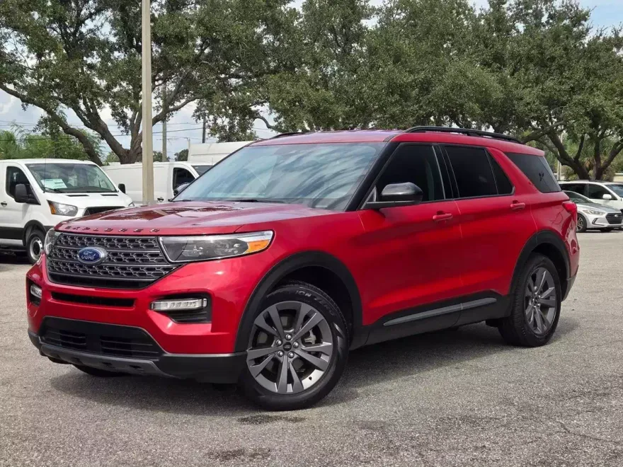 2023 Ford Explorer XLT photo 1