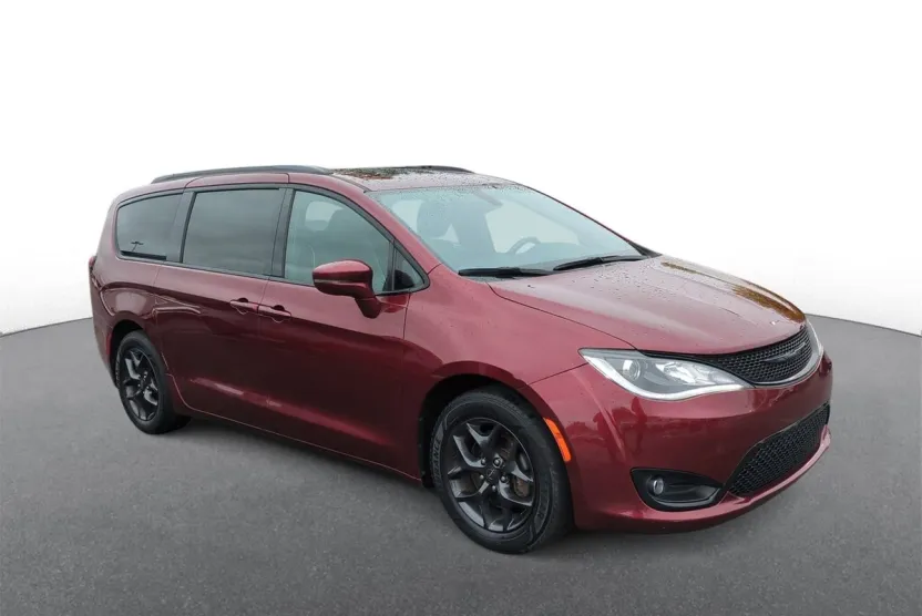 2019 Chrysler Pacifica Limited photo 1