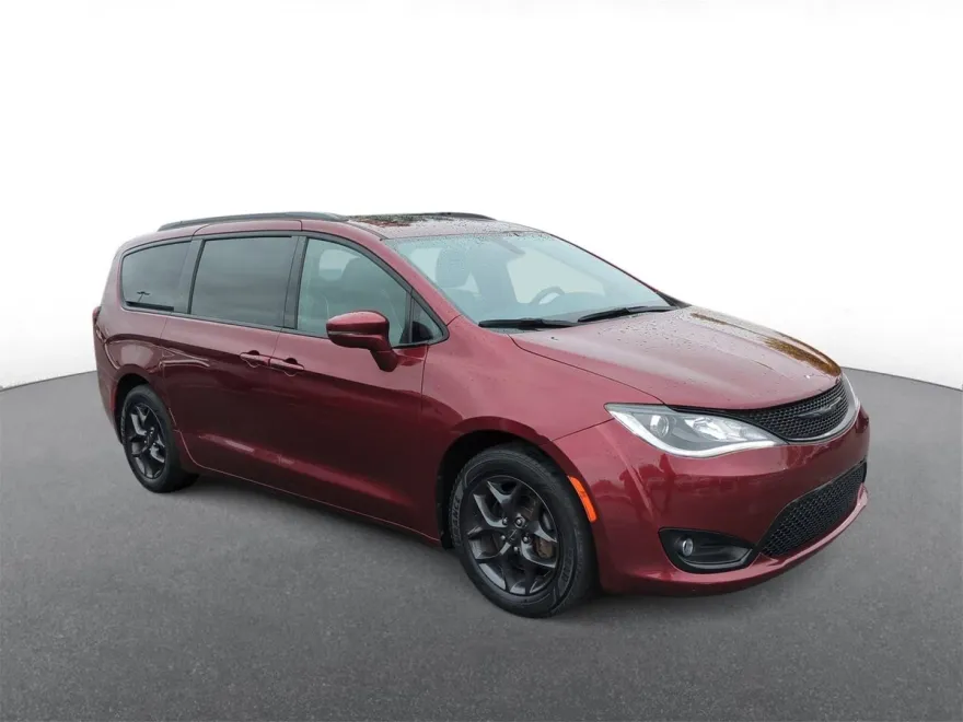 2019 Chrysler Pacifica Limited photo 1
