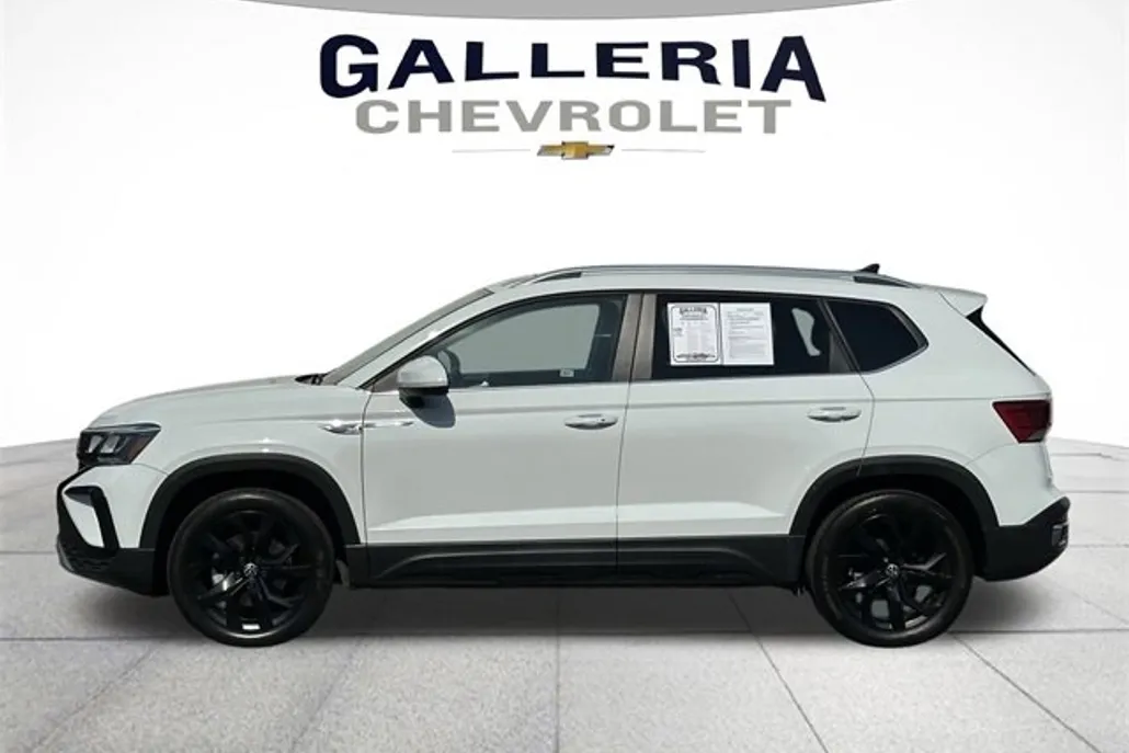 2022 Volkswagen Taos SE photo 1