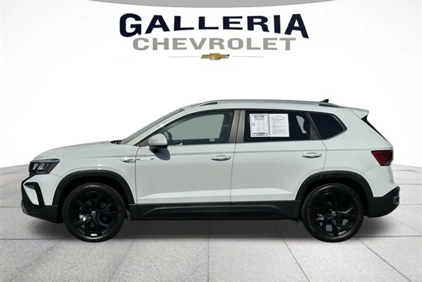 2022 Volkswagen Taos SE photo 1