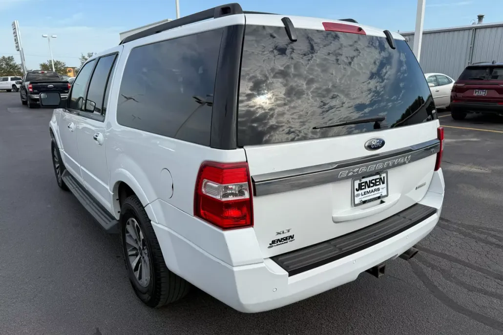 2016 Ford Expedition EL photo 1