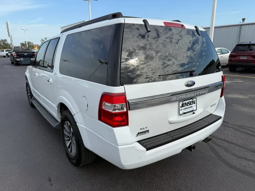 2016 Ford Expedition EL photo 1
