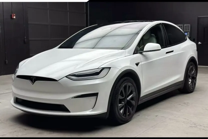 2022 Tesla Model X Plaid photo 1