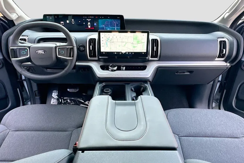 2025 Ford Expedition photo 1