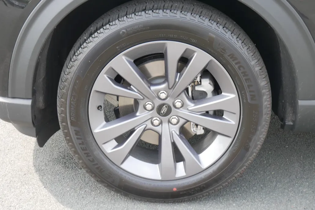 2025 Ford Explorer photo 1
