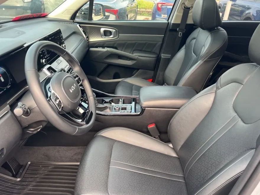 2023 Kia Sorento SX photo 1
