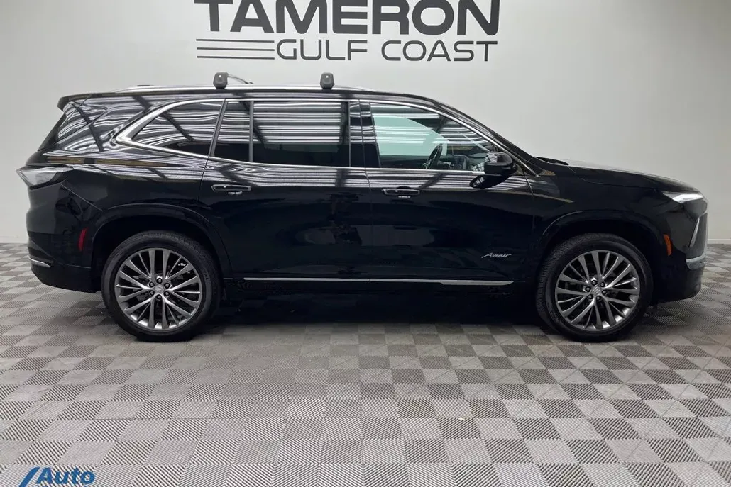2025 Buick Enclave Avenir photo 1