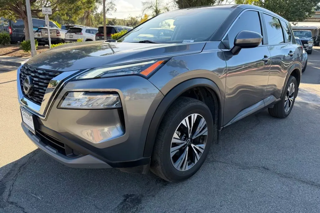 2023 Nissan Rogue SV photo 1