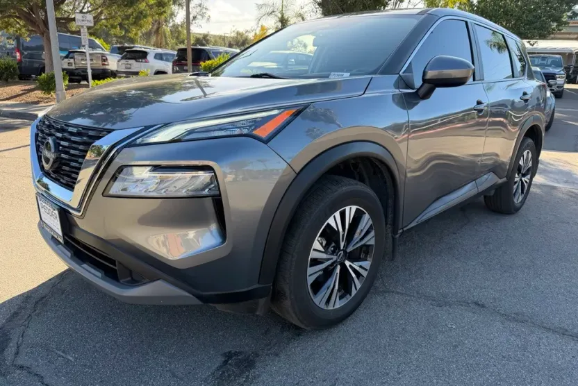 2023 Nissan Rogue SV photo 1