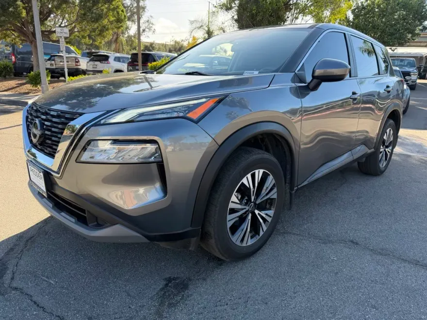2023 Nissan Rogue SV photo 1