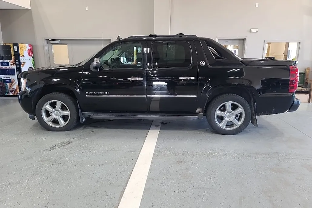 2013 Chevrolet Avalanche LTZ photo 1