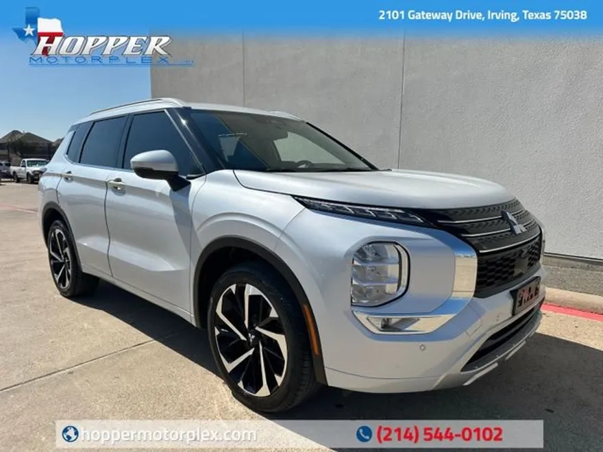 2023 Mitsubishi Outlander LE photo 1