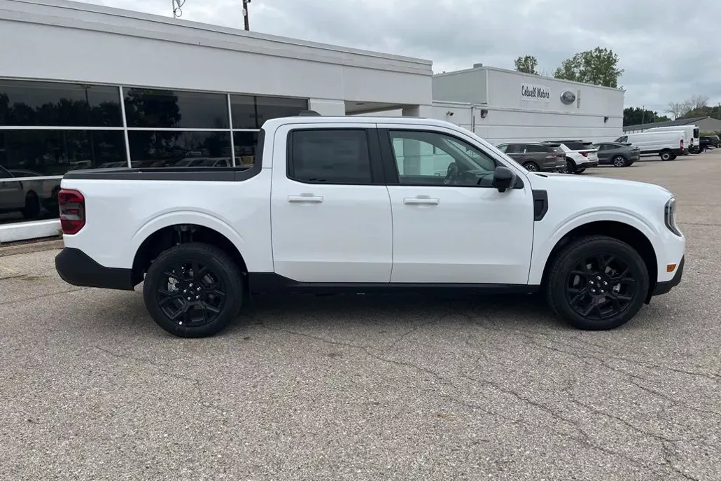 2025 Ford Maverick Lariat photo 1