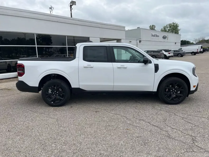2025 Ford Maverick Lariat photo 1