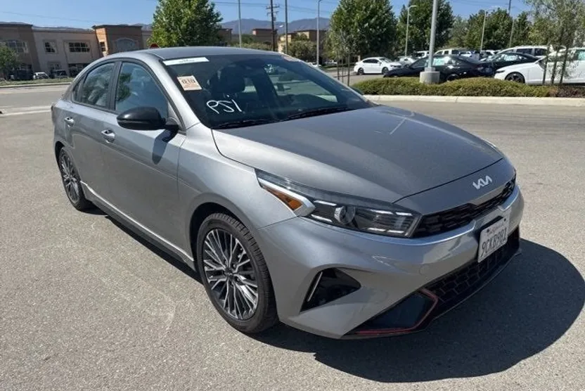 2022 Kia Forte GT-Line photo 1