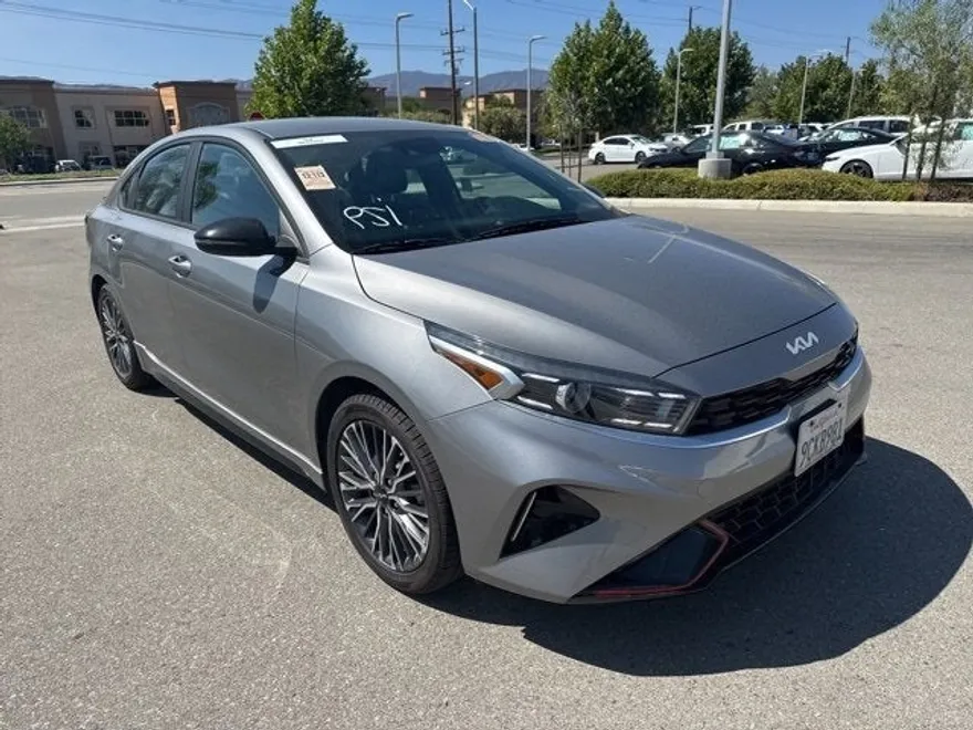2022 Kia Forte GT-Line photo 1