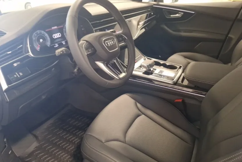2025 Audi Q7 55 Premium Plus photo 1