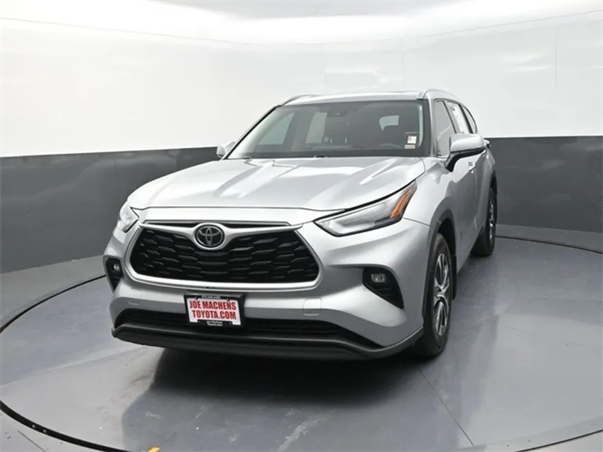 2022 Toyota Highlander XLE photo 1