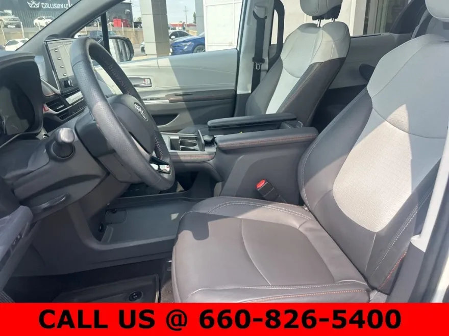 2021 Toyota Sienna XSE photo 1