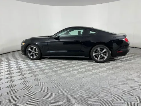 2016 Ford Mustang V6 photo 4