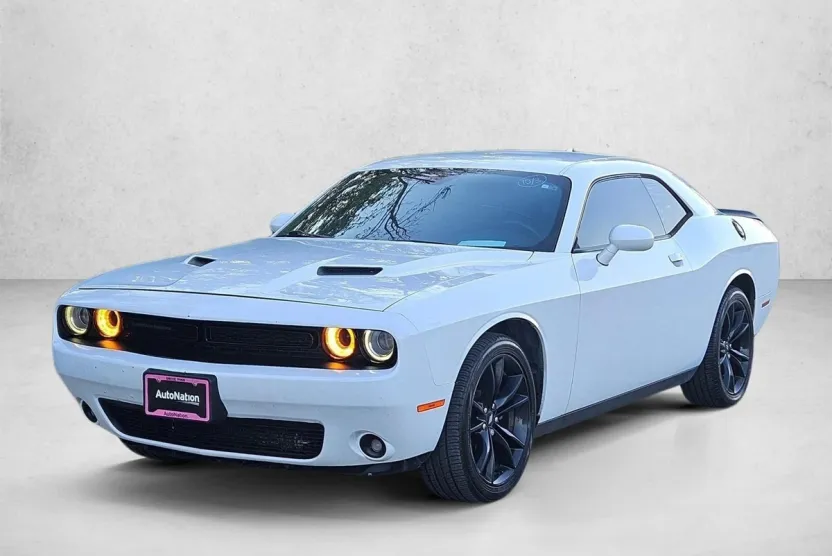 2018 Dodge Challenger SXT photo 1