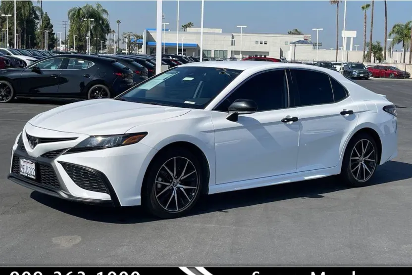 2023 Toyota Camry SE photo 1