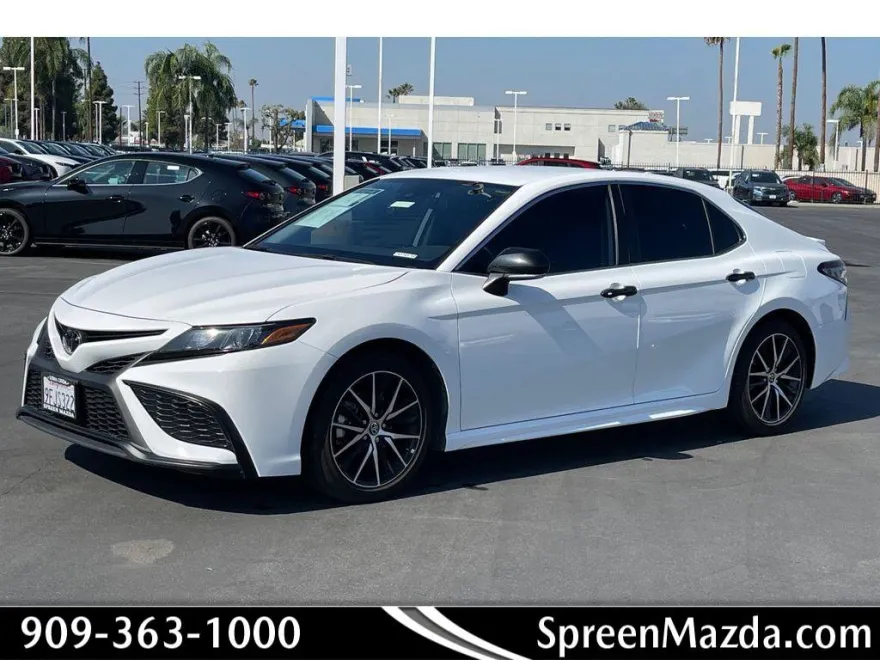 2023 Toyota Camry SE photo 1