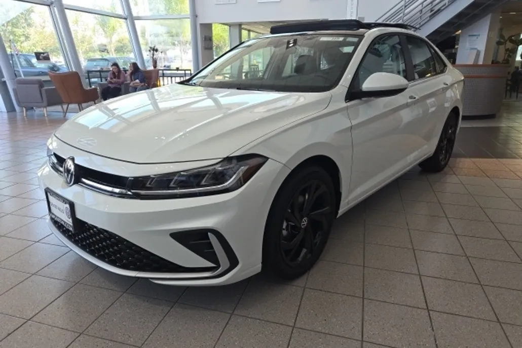 2025 Volkswagen Jetta SE photo 1