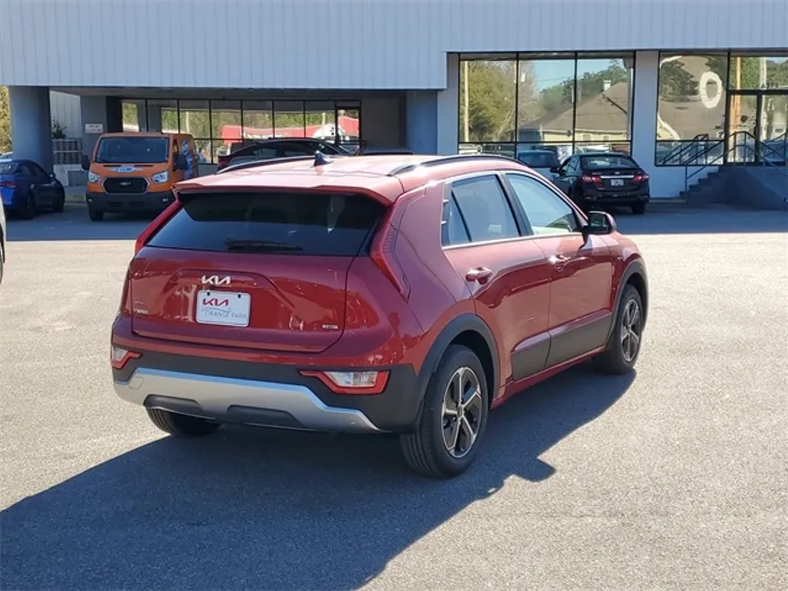 2025 Kia Niro LX photo 1