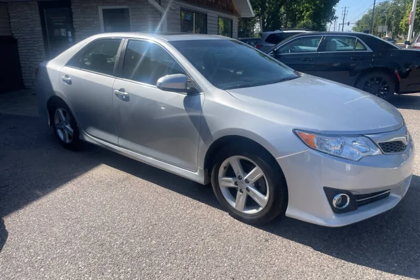 2014 Toyota Camry SE photo 1