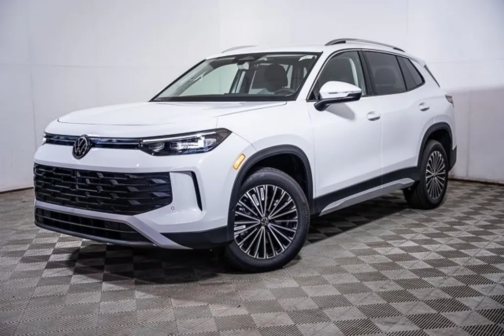 2025 Volkswagen Tiguan S photo 1