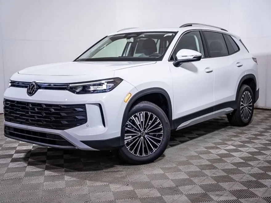 2025 Volkswagen Tiguan S photo 1