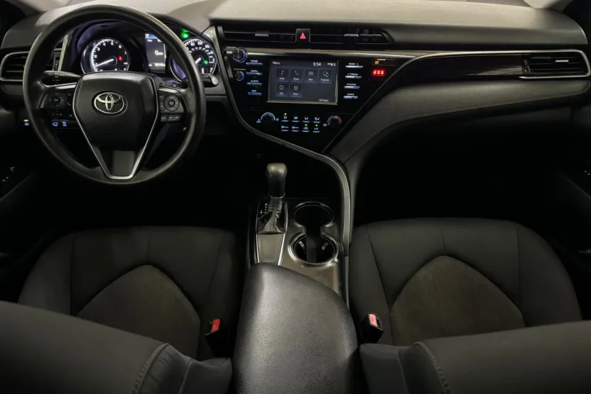 2019 Toyota Camry LE photo 1