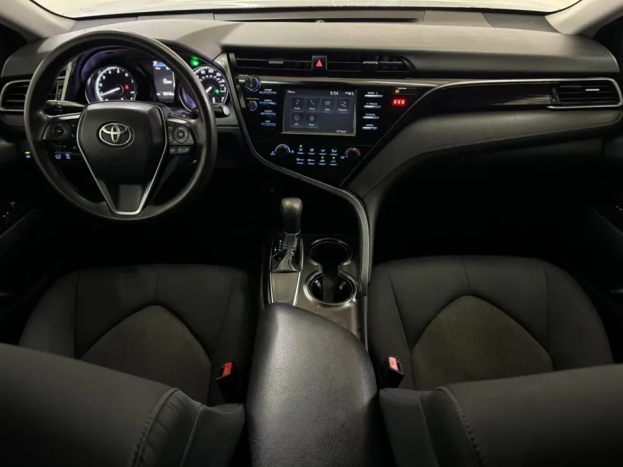2019 Toyota Camry LE photo 1