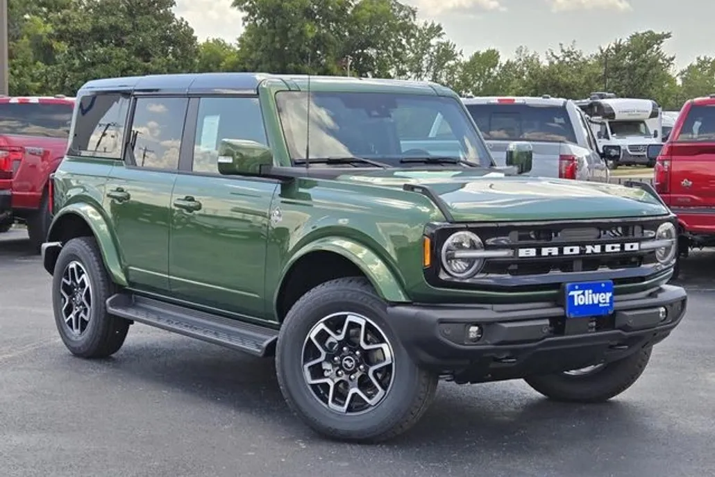 2025 Ford Bronco Outer Banks photo 1