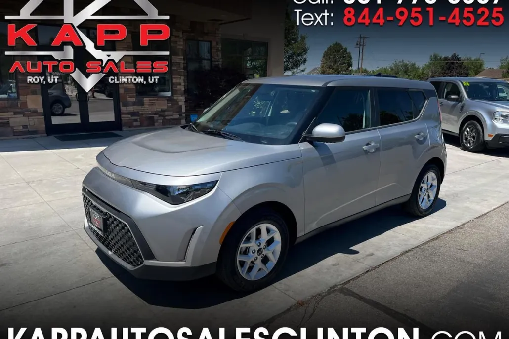 2023 Kia Soul LX photo 1