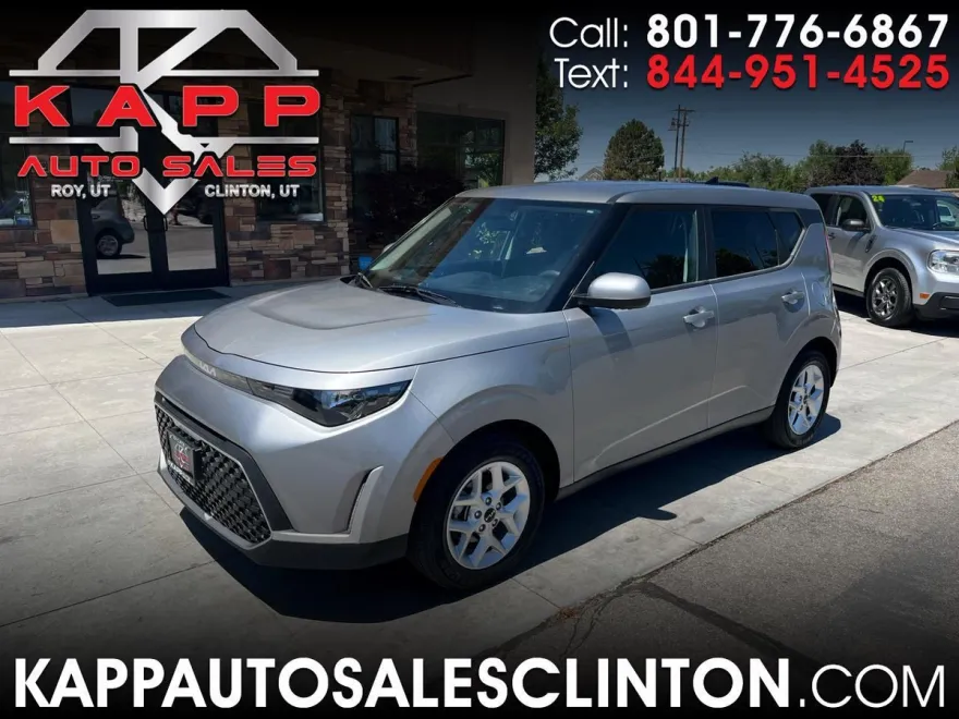 2023 Kia Soul LX photo 1